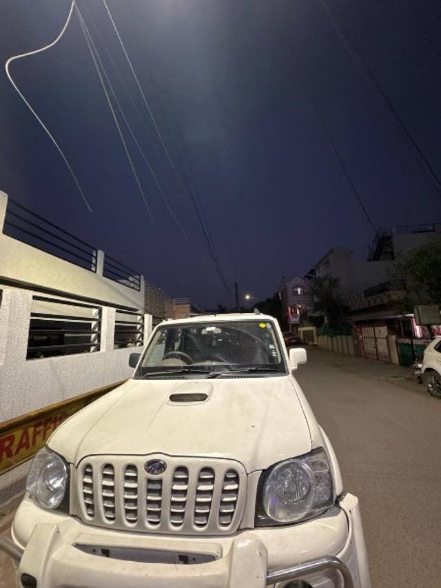 https://images10.gaadi.com/usedgaadi-sellcar/UsedCar/e585c83ca/c7eaa840-b2a6-4135-a275-09bd300eac8a.jpeg?imwidth=6402