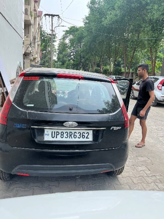 https://images10.gaadi.com/usedgaadi-sellcar/UsedCar/e58612a7a/14aac944-8ce3-4a39-b1cf-1f733c37c699.jpeg?imwidth=6401