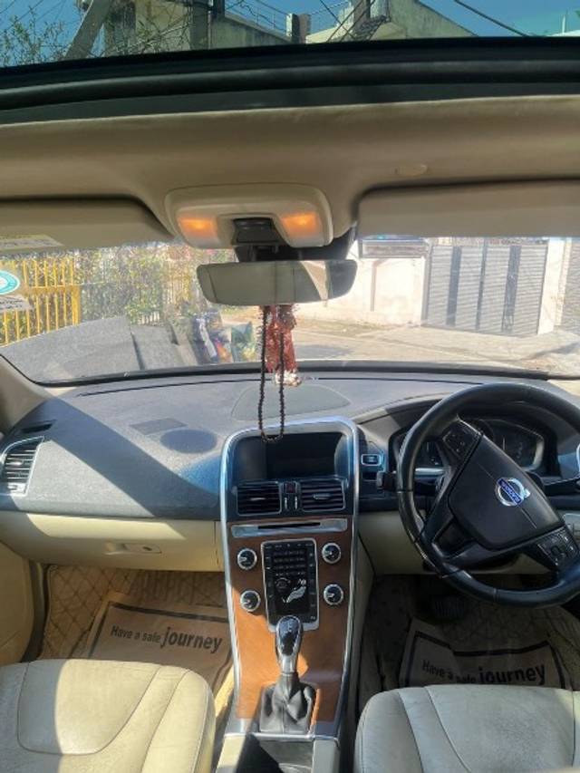 https://images10.gaadi.com/usedgaadi-sellcar/UsedCar/e5865666a/f76ef888-8458-4bd0-956e-bd3de9d8fe83.jpeg?imwidth=6402