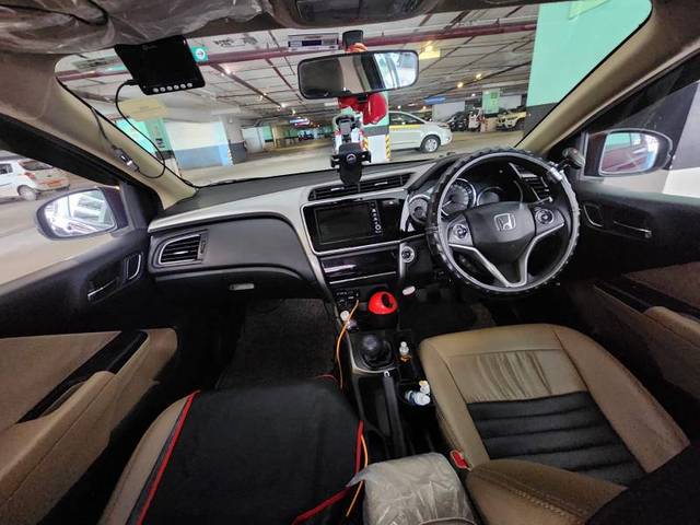 https://images10.gaadi.com/usedgaadi-sellcar/UsedCar/e5869930a/ded2067b-f50b-4059-8484-427eb9b6bb72.jpg?imwidth=6401