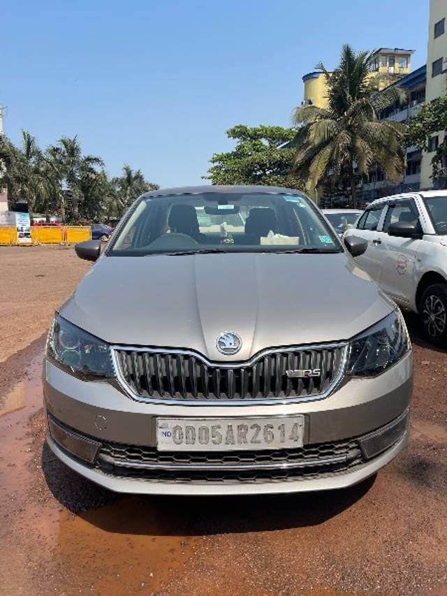 https://images10.gaadi.com/usedgaadi-sellcar/UsedCar/e586bc64a/9e476aad-26ac-441b-a71f-a12b5c7dee80.jpeg?imwidth=6400