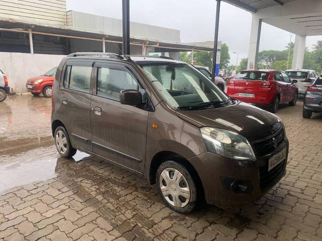 https://images10.gaadi.com/usedgaadi-sellcar/UsedCar/e587166fa/23ba63ee-fa90-4aac-82ca-5e80ba3cd5bb.jpg?imwidth=6400