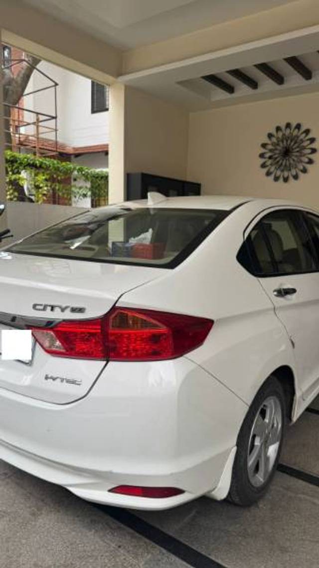 https://images10.gaadi.com/usedgaadi-sellcar/UsedCar/e58746f6a/0349db9a-8c71-4696-a95c-1edaa760da82.jpeg?imwidth=6402