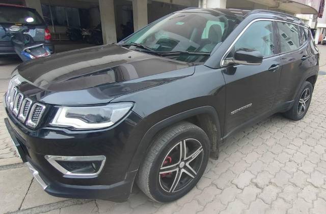 https://images10.gaadi.com/usedgaadi-sellcar/UsedCar/e5875112a/df111514-9a5a-4c00-8554-57b60e7d3228.jpeg?imwidth=6400
