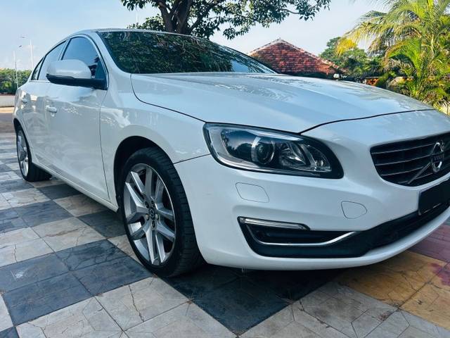 https://images10.gaadi.com/usedgaadi-sellcar/UsedCar/e5875a56a/34b648bb-6f28-499f-b6b3-1ce33ad9a429.jpeg?imwidth=6401