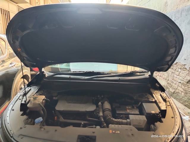 https://images10.gaadi.com/usedgaadi-sellcar/UsedCar/e587d1dba/306d79f5-c0c2-416d-95d0-ade11620e1cc.jpeg?imwidth=6402
