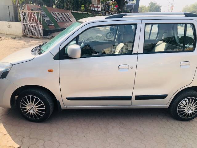 https://images10.gaadi.com/usedgaadi-sellcar/UsedCar/e587eb88a/c8f3bd71-fc84-48df-bbde-189e0a13ed7f.jpeg?imwidth=6402