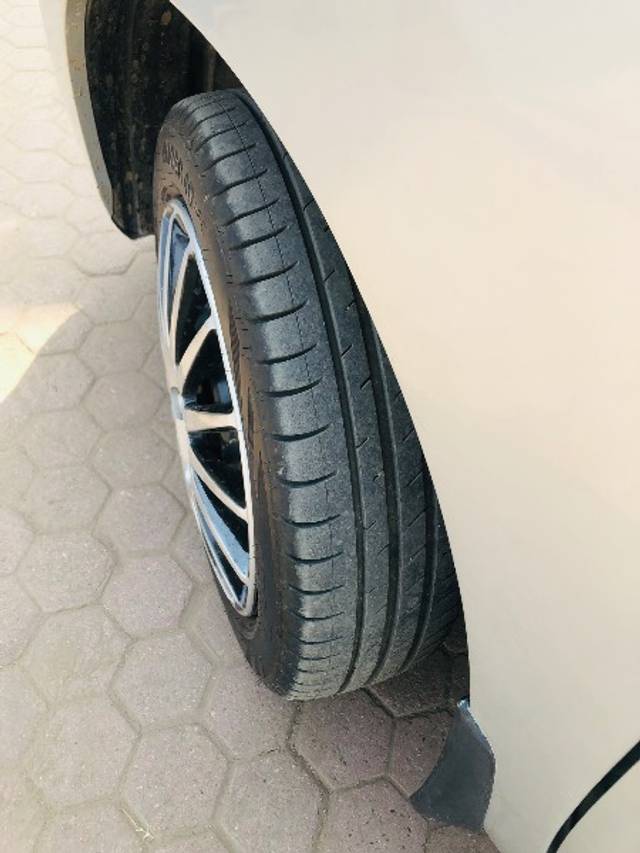 https://images10.gaadi.com/usedgaadi-sellcar/UsedCar/e587eb88a/d661a491-c2dd-412f-bfa5-62c1558a9f81.jpeg?imwidth=6401