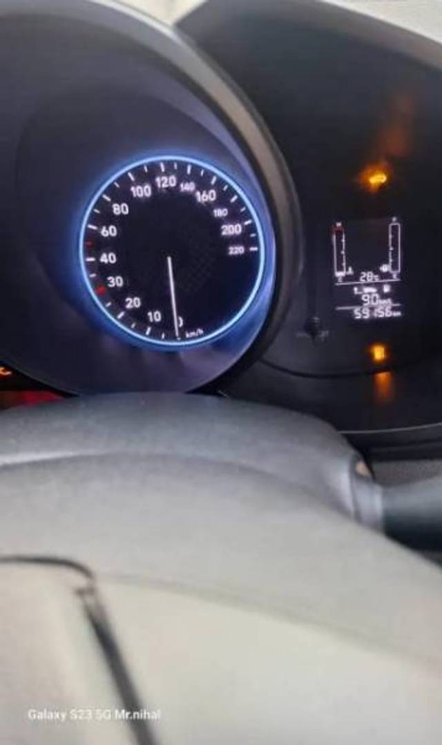 https://images10.gaadi.com/usedgaadi-sellcar/UsedCar/e588aa46a/bc7faa36-3007-40c2-9cd8-f6f4a6f08ea8.jpg?imwidth=6402