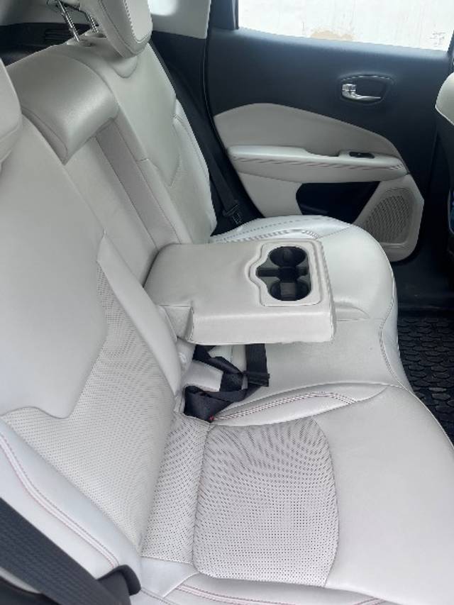 https://images10.gaadi.com/usedgaadi-sellcar/UsedCar/e588c73ea/c2439c5a-5374-4a27-8630-fed529a3aec7.jpeg?imwidth=6402