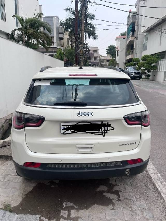 https://images10.gaadi.com/usedgaadi-sellcar/UsedCar/e588c73ea/f793e3cd-5e66-476c-956c-ffac3d17d48b.jpeg?imwidth=6401