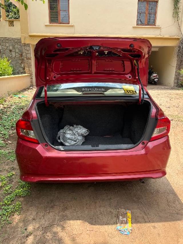 https://images10.gaadi.com/usedgaadi-sellcar/UsedCar/e589724fa/0c25a72d-965b-449b-ab39-55660e689d6c.jpeg?imwidth=6401