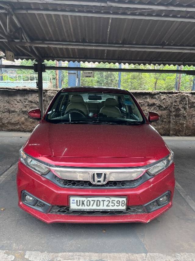 https://images10.gaadi.com/usedgaadi-sellcar/UsedCar/e589724fa/18c0edd6-8c3f-4957-86ab-53f85a7ed60c.jpeg?imwidth=6400