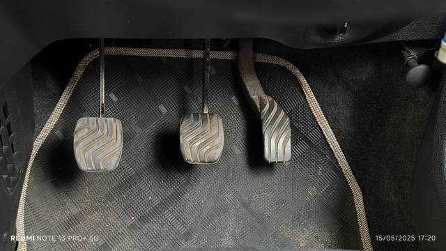 https://images10.gaadi.com/usedgaadi-sellcar/UsedCar/e5899ad2a/4a21f29c-5781-4a12-9128-d1dfdcae96e6.jpg?imwidth=6401