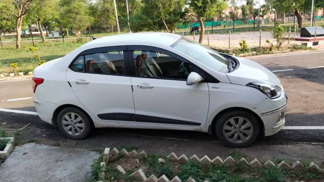 https://images10.gaadi.com/usedgaadi-sellcar/UsedCar/e589c8aba/4c74a04e-5199-4f83-a2a6-fbbceaa4e2ef.jpg?imwidth=6401