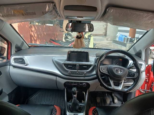 https://images10.gaadi.com/usedgaadi-sellcar/UsedCar/e589db91a/d98998ef-f1bb-4968-ad62-c24862ad5ded.jpg?imwidth=6402