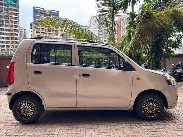 https://images10.gaadi.com/usedgaadi-sellcar/UsedCar/e589e294a/baf698e2-6ae4-44b4-91f9-abfb69cab529.jpg?imwidth=6401