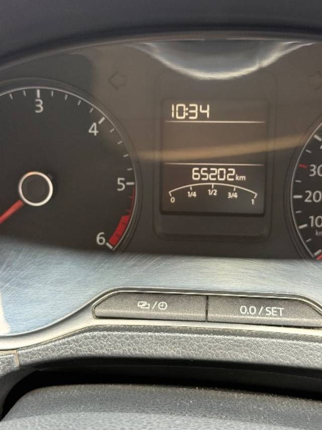 https://images10.gaadi.com/usedgaadi-sellcar/UsedCar/e589e6cba/ff94e02d-a080-4d11-8a50-78267294fc1a.jpeg?imwidth=6402