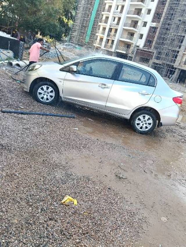 https://images10.gaadi.com/usedgaadi-sellcar/UsedCar/e589f568a/f7d943e1-529f-4fd2-a451-b9cc3f110194.jpg?imwidth=6402