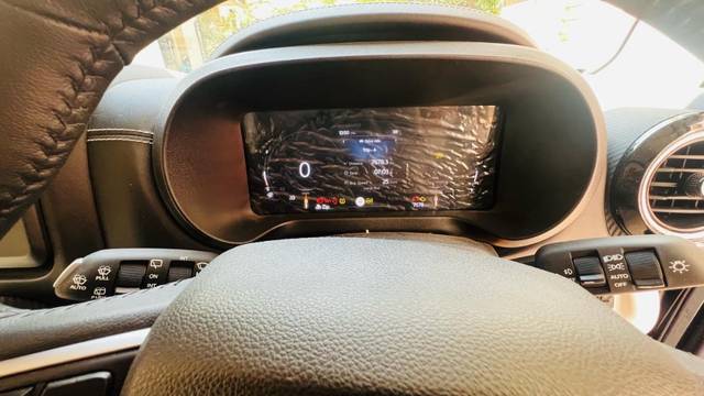 https://images10.gaadi.com/usedgaadi-sellcar/UsedCar/e58aa356a/20eca44c-edf4-4429-a9ef-d7147048c85f.jpeg?imwidth=6402