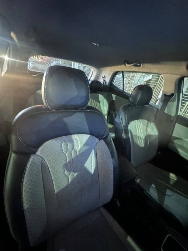 https://images10.gaadi.com/usedgaadi-sellcar/UsedCar/e58bdbdfa/3525df77-93f0-4295-85af-b74077291f19.jpeg?imwidth=6401