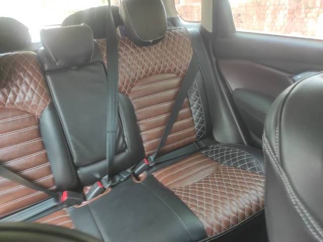 https://images10.gaadi.com/usedgaadi-sellcar/UsedCar/e58bf8f6a/77599db3-c2ba-4690-95aa-d79c225c8ad0.jpeg?imwidth=6401