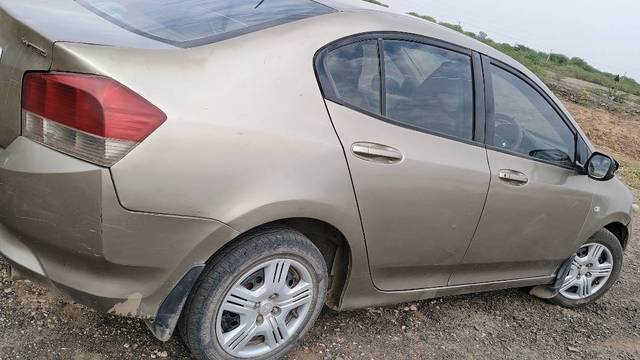 https://images10.gaadi.com/usedgaadi-sellcar/UsedCar/e58c2caaa/0fff8819-5619-4e46-b184-807dda5ca1b6.jpg?imwidth=6400