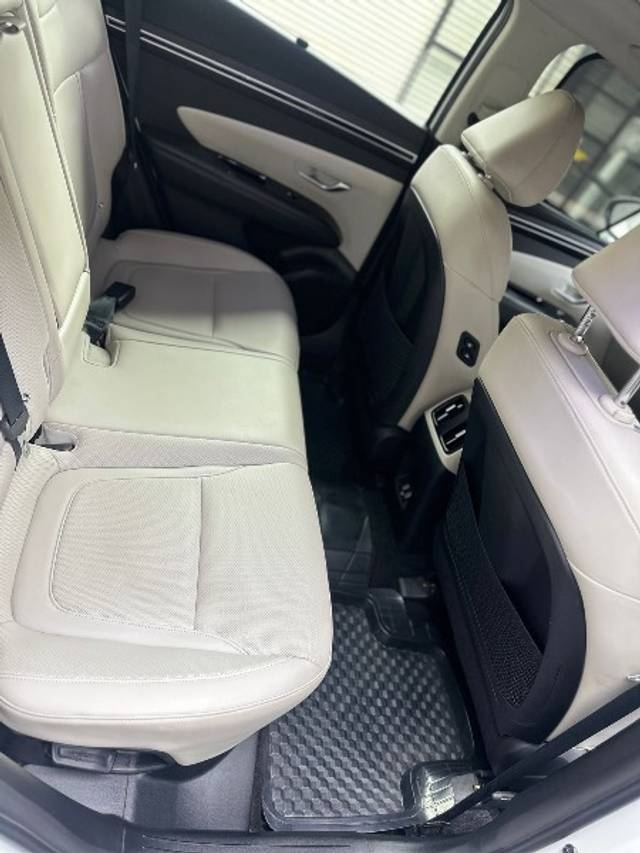 https://images10.gaadi.com/usedgaadi-sellcar/UsedCar/e58c31eda/b3672495-8e2d-49bf-896a-56032ad9a014.jpeg?imwidth=6401
