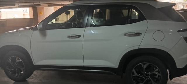 https://images10.gaadi.com/usedgaadi-sellcar/UsedCar/e58c69b7a/55687b7d-d1ef-44d2-959d-dfdd6c950426.jpeg?imwidth=6402