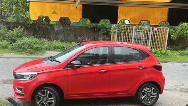 https://images10.gaadi.com/usedgaadi-sellcar/UsedCar/e58c7571a/85005d8d-73f7-4909-a61f-0b61b77982d1.jpeg?imwidth=6402