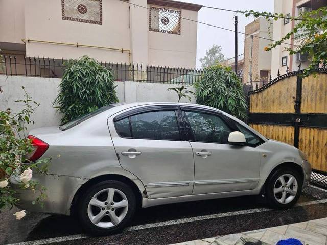 https://images10.gaadi.com/usedgaadi-sellcar/UsedCar/e58c9f9da/dbea237c-23c3-46f3-b1fd-11ef0788ca57.jpg?imwidth=6401