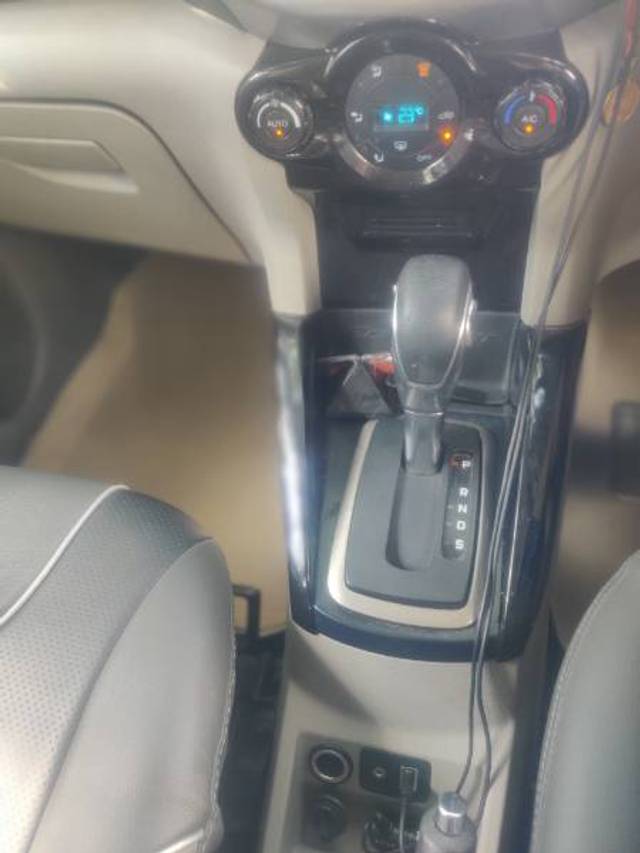 https://images10.gaadi.com/usedgaadi-sellcar/UsedCar/e58cb4f2a/b3000895-e6ca-485e-a194-ed70dfcbebb4.jpg?imwidth=6402