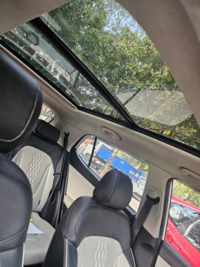 https://images10.gaadi.com/usedgaadi-sellcar/UsedCar/e58cdcbea/ac36b5b4-ba7e-4bf7-9fc8-09180112f95a.jpg?imwidth=6402