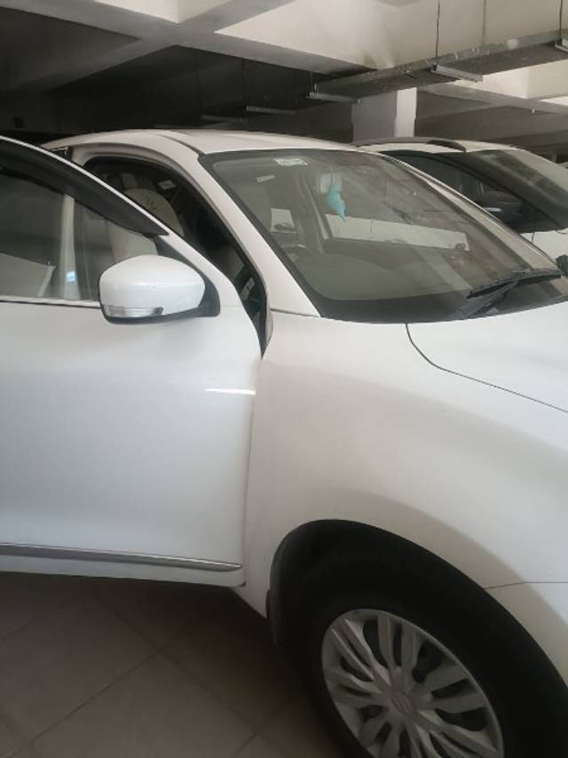 https://images10.gaadi.com/usedgaadi-sellcar/UsedCar/e58cfca1a/f4589476-faa2-469a-af27-2131dc353aff.jpeg?imwidth=6402
