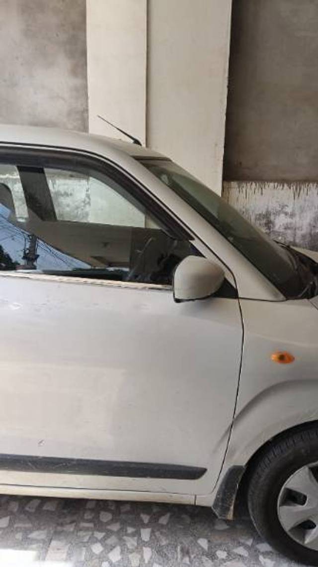 https://images10.gaadi.com/usedgaadi-sellcar/UsedCar/e58d197ca/d68d82c5-1bf1-4c10-baa8-f8fe20130598.jpg?imwidth=6402