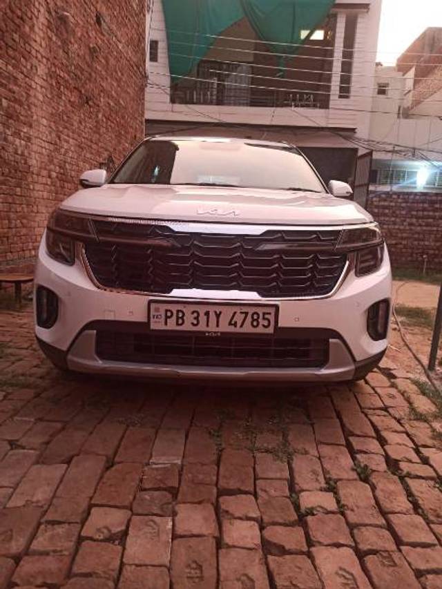 https://images10.gaadi.com/usedgaadi-sellcar/UsedCar/e58d6f1aa/134db361-db59-4933-9604-d06ef86c78ef.jpg?imwidth=6400