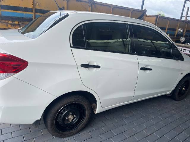 https://images10.gaadi.com/usedgaadi-sellcar/UsedCar/e58db29ea/5e788415-7057-4bce-9996-3110a0f0b455.jpeg?imwidth=6401