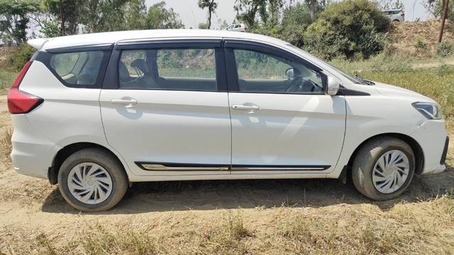 https://images10.gaadi.com/usedgaadi-sellcar/UsedCar/e58dea24a/92a826e6-fcc0-43ba-9698-1ce1aae268b1.jpeg?imwidth=6401