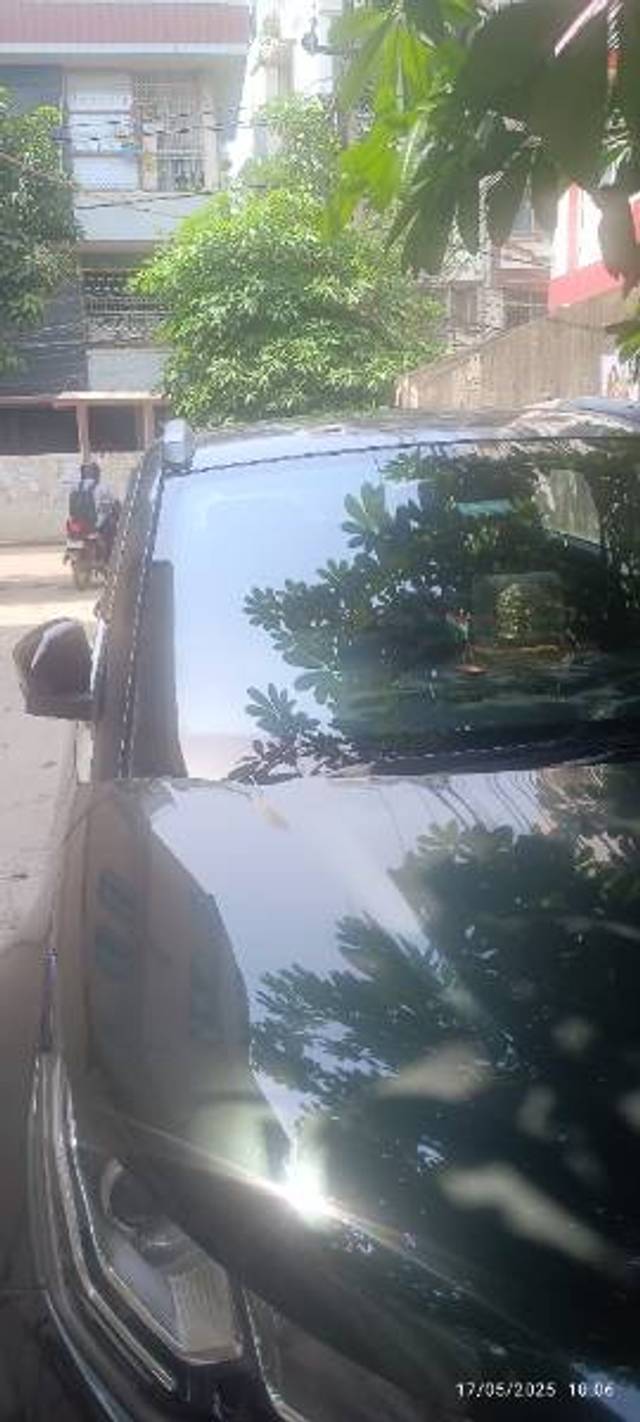 https://images10.gaadi.com/usedgaadi-sellcar/UsedCar/e58e1aa0a/e09e32b9-5e35-4a89-b393-9c3703ca8ff1.jpg?imwidth=6402