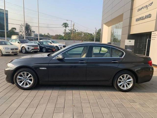https://images10.gaadi.com/usedgaadi-sellcar/UsedCar/e58e3efaa/ba9516ec-ef19-45ac-8cd0-83dc53a10c75.jpg?imwidth=6402
