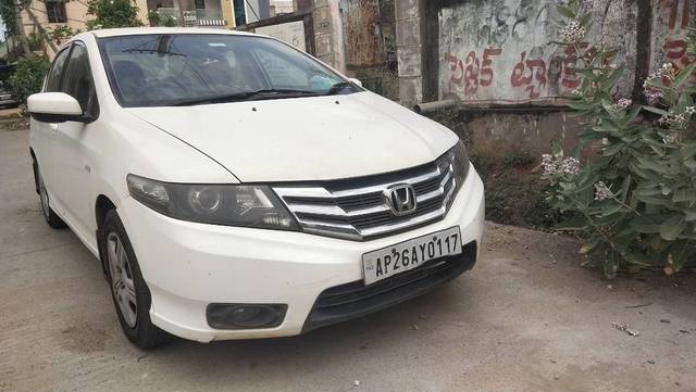https://images10.gaadi.com/usedgaadi-sellcar/UsedCar/e58e46a9a/84147fbc-a91a-4dfc-aa23-d949a6011973.jpg?imwidth=6400
