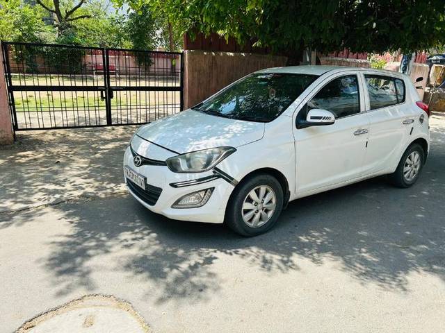 https://images10.gaadi.com/usedgaadi-sellcar/UsedCar/e58e4cbaa/711011fe-1329-42b4-a009-2a179df9a66b.jpeg?imwidth=6402