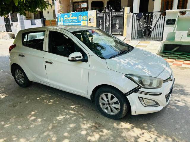 https://images10.gaadi.com/usedgaadi-sellcar/UsedCar/e58e4cbaa/f1a05261-cfc3-4b18-bd5d-473fe50b8b93.jpeg?imwidth=6400