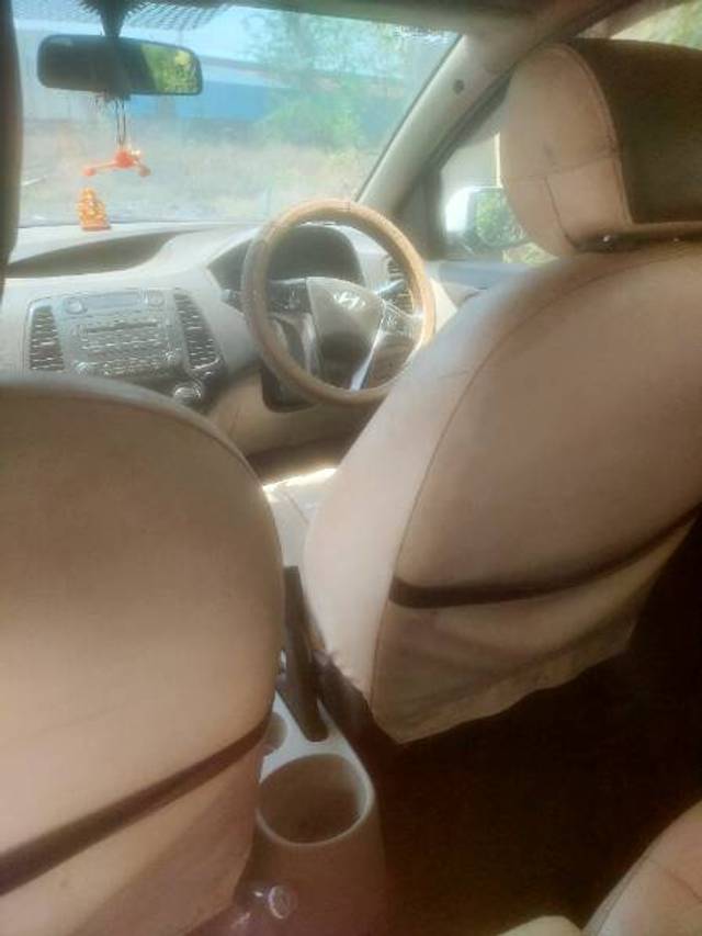 https://images10.gaadi.com/usedgaadi-sellcar/UsedCar/e58e746fa/4821416a-aa57-4fdf-9e86-9676b2cbf28f.jpg?imwidth=6401