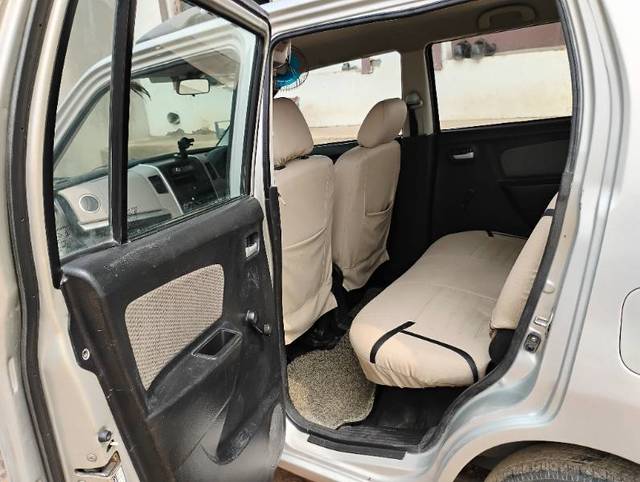 https://images10.gaadi.com/usedgaadi-sellcar/UsedCar/e58e7f26a/4d6fa7de-01ea-4a02-8ef9-0c59b787f428.jpg?imwidth=6402