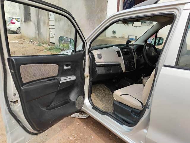 https://images10.gaadi.com/usedgaadi-sellcar/UsedCar/e58e7f26a/e770e334-4568-4392-b60d-be7d4782ca23.jpg?imwidth=6400