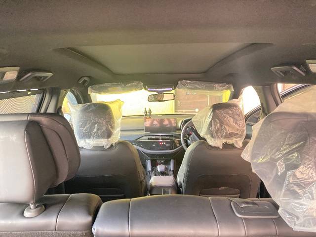 https://images10.gaadi.com/usedgaadi-sellcar/UsedCar/e58e9a8ea/8e8cf3ec-6ce5-4ab7-87e3-f8477baebf58.jpeg?imwidth=6401