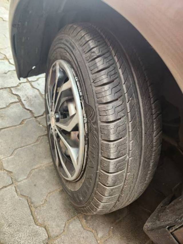 https://images10.gaadi.com/usedgaadi-sellcar/UsedCar/e58ed38da/49d23eb1-833f-4015-80cc-2d930c7d31fb.jpg?imwidth=6402