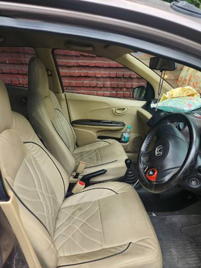 https://images10.gaadi.com/usedgaadi-sellcar/UsedCar/e58ed38da/ee13f603-bd10-440f-8ccd-eb0be30ac6eb.jpg?imwidth=6401