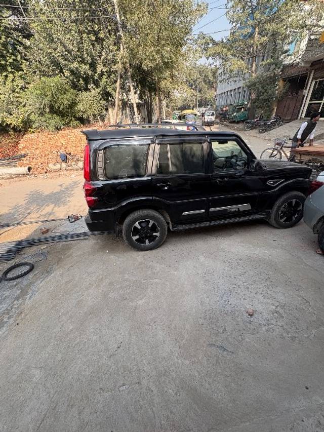https://images10.gaadi.com/usedgaadi-sellcar/UsedCar/e58eda41a/59eabf20-dfae-4ed2-88f7-db14c4f87b68.jpeg?imwidth=6400